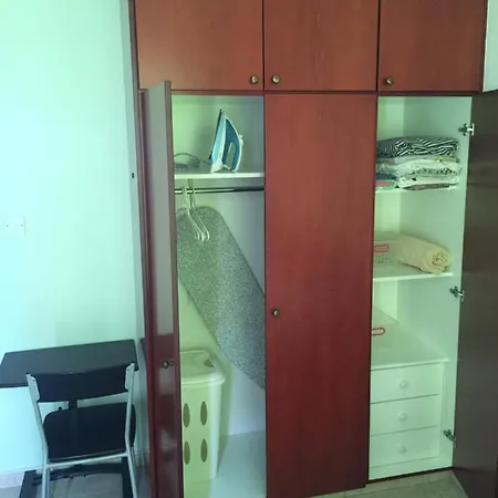 Cosy 2 Bedroom Проживание в семье Пафос